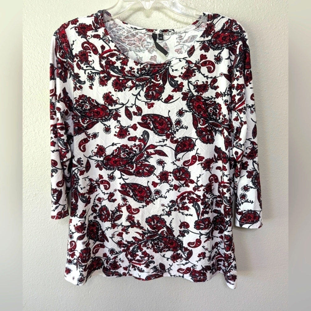 Cathy women's white with red and black paisley top size petite medium